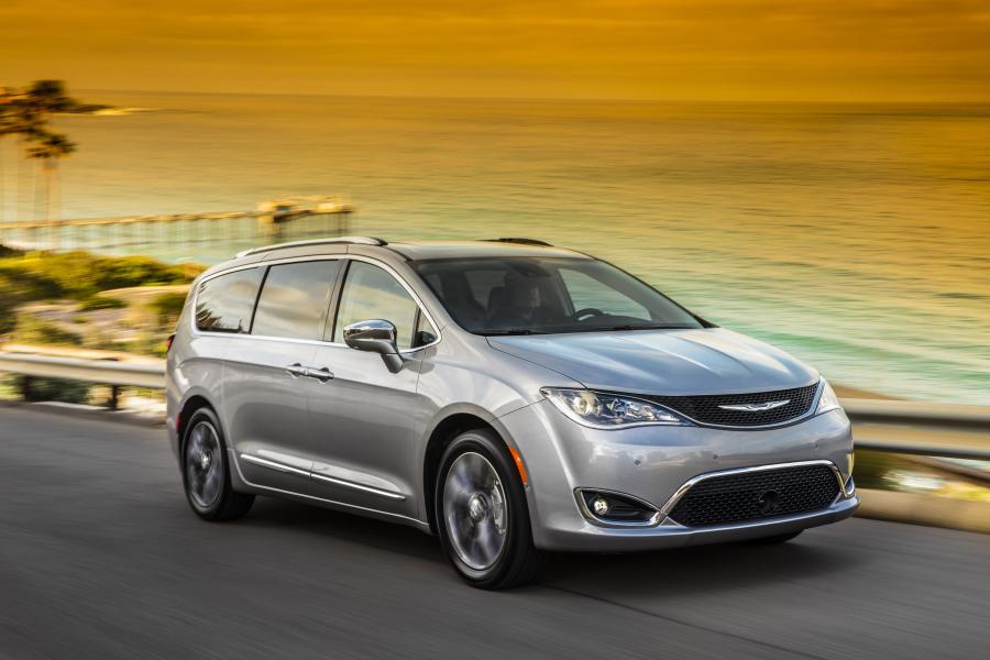  Chrysler Pacifica Limited (RU) 2016 года  (фото 27 из 40)